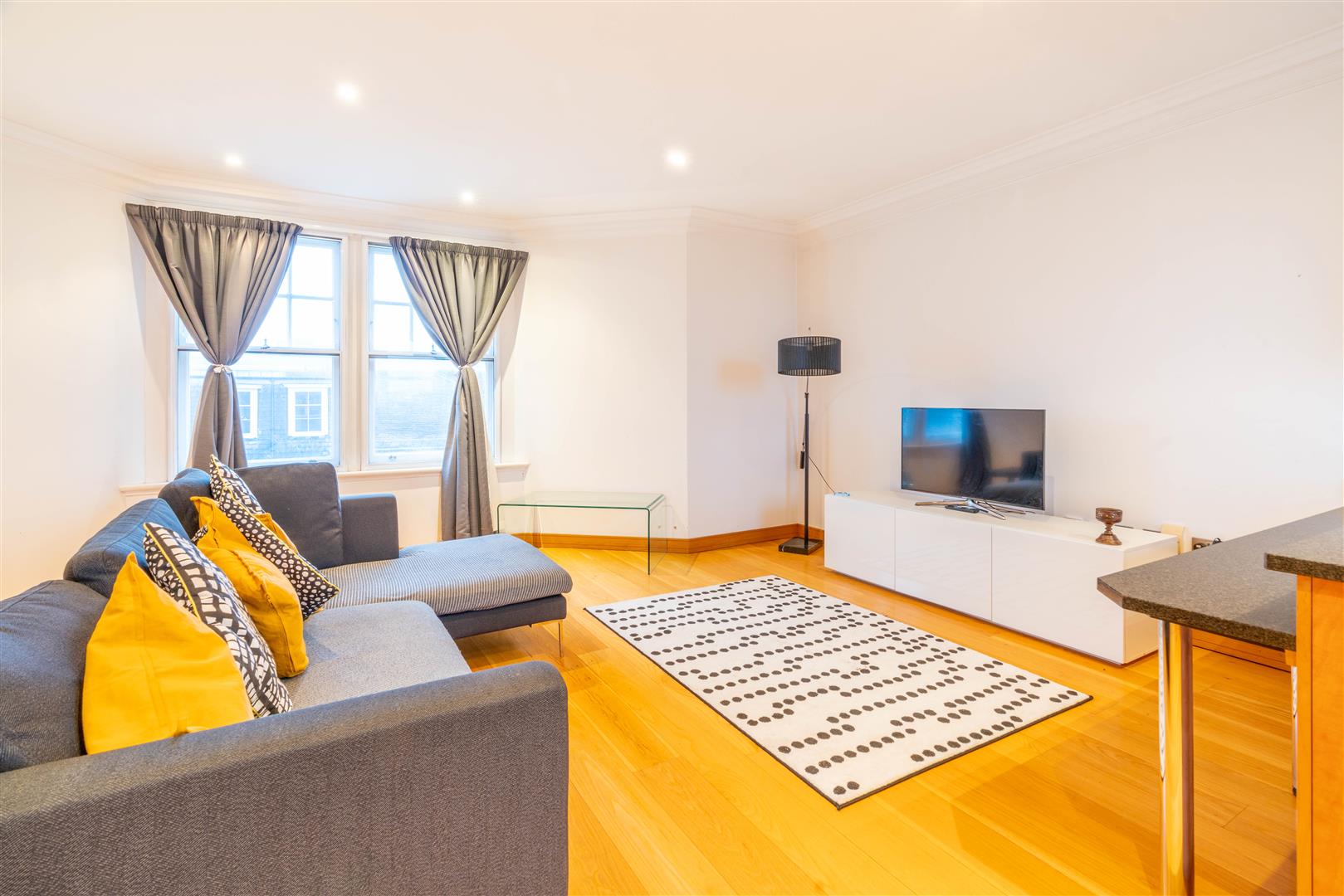 2 bedroom Apartment To Let