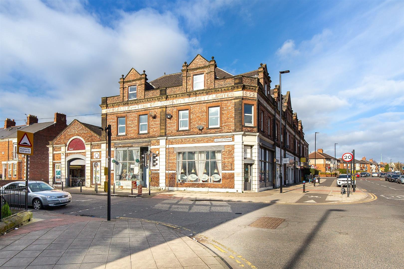 6 bedroom Apartment To Let