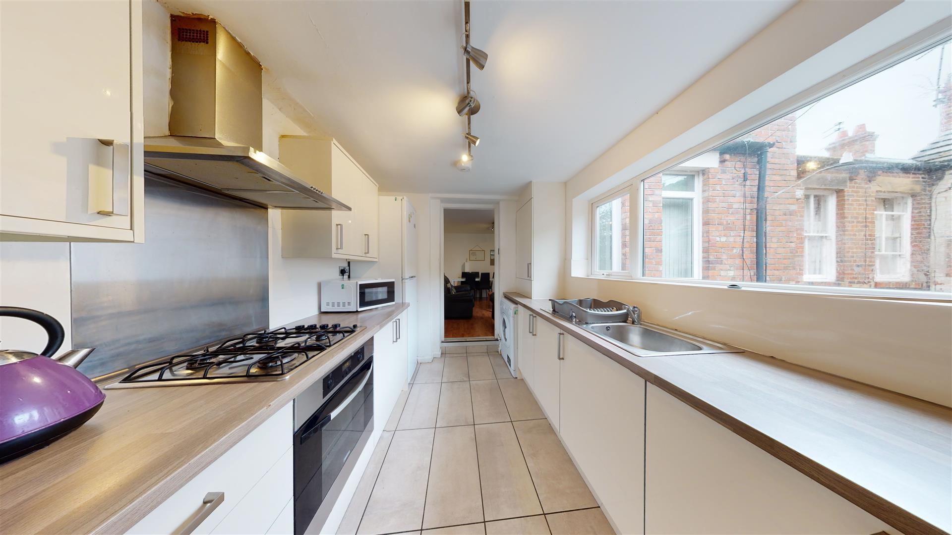 6 bedroom Maisonette To Let