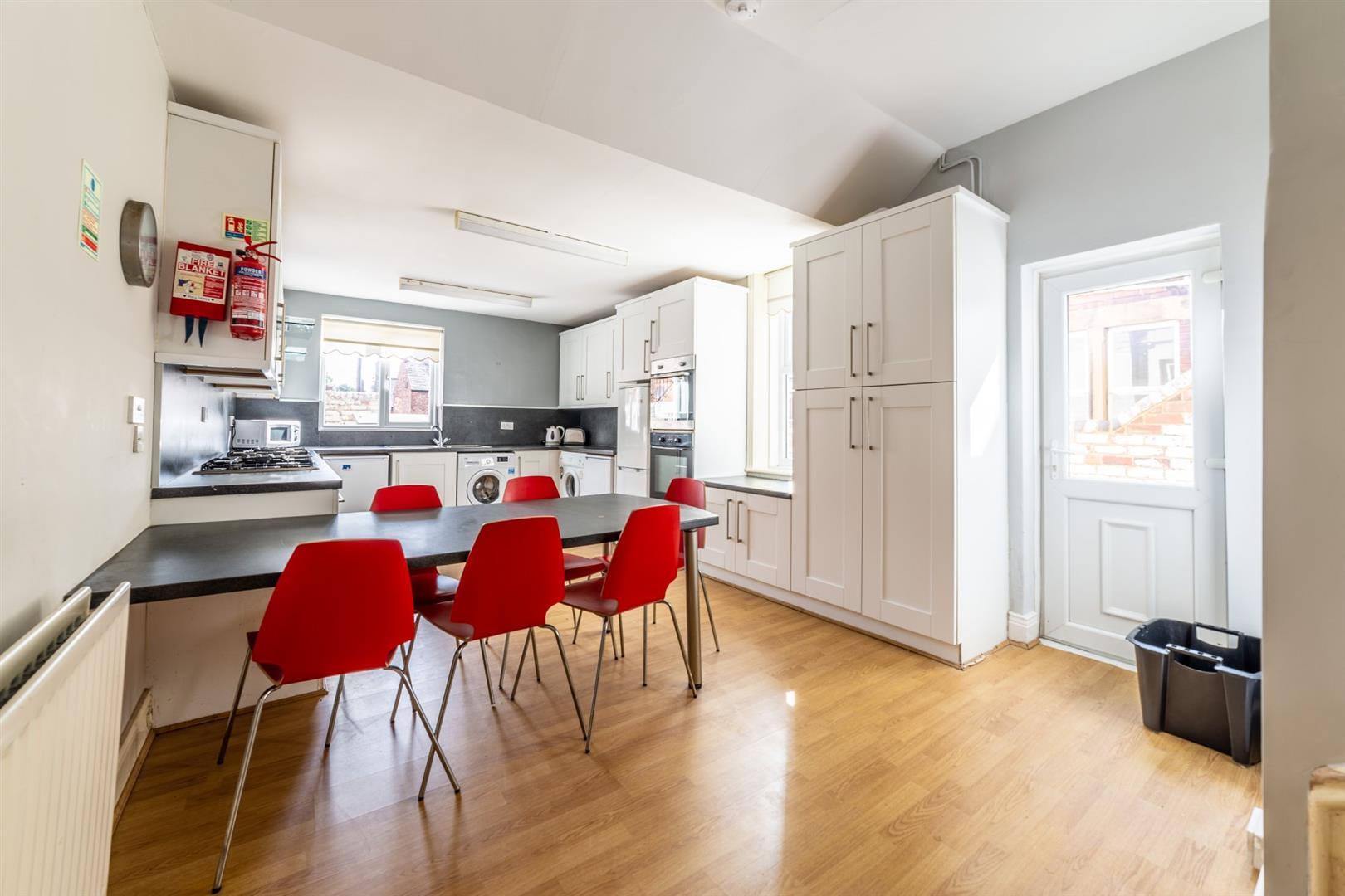 6 bedroom Terraced House Let
