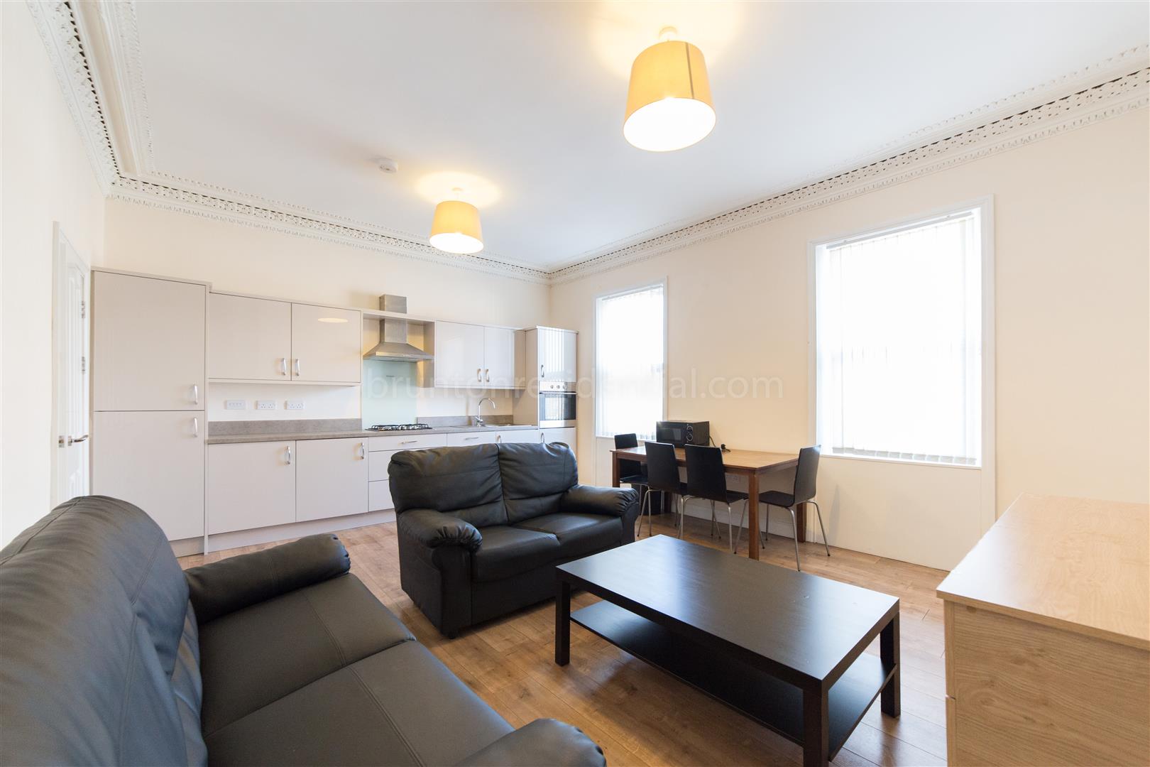 4 bedroom Maisonette Let