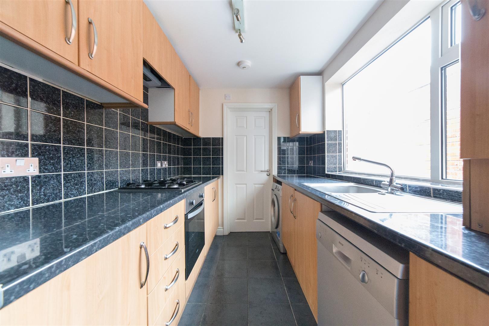 4 bedroom End of terrace house Let