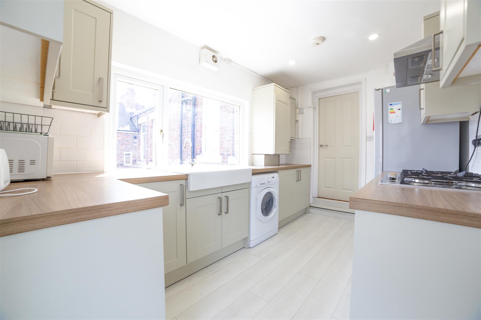 6 bedroom Maisonette Let