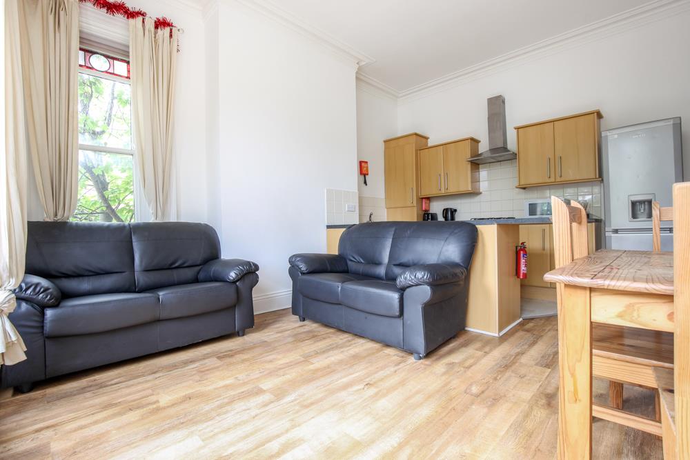 3 bedroom Apartment Let
