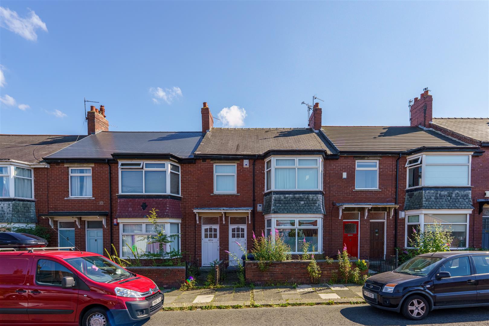 3 bedroom Flat To Let