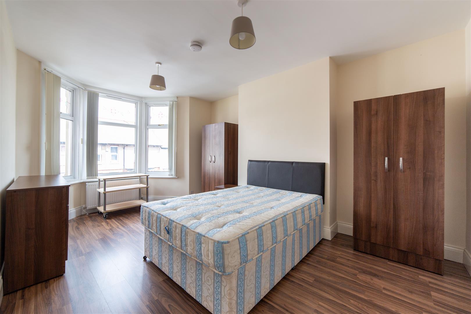 4 bedroom Maisonette Let