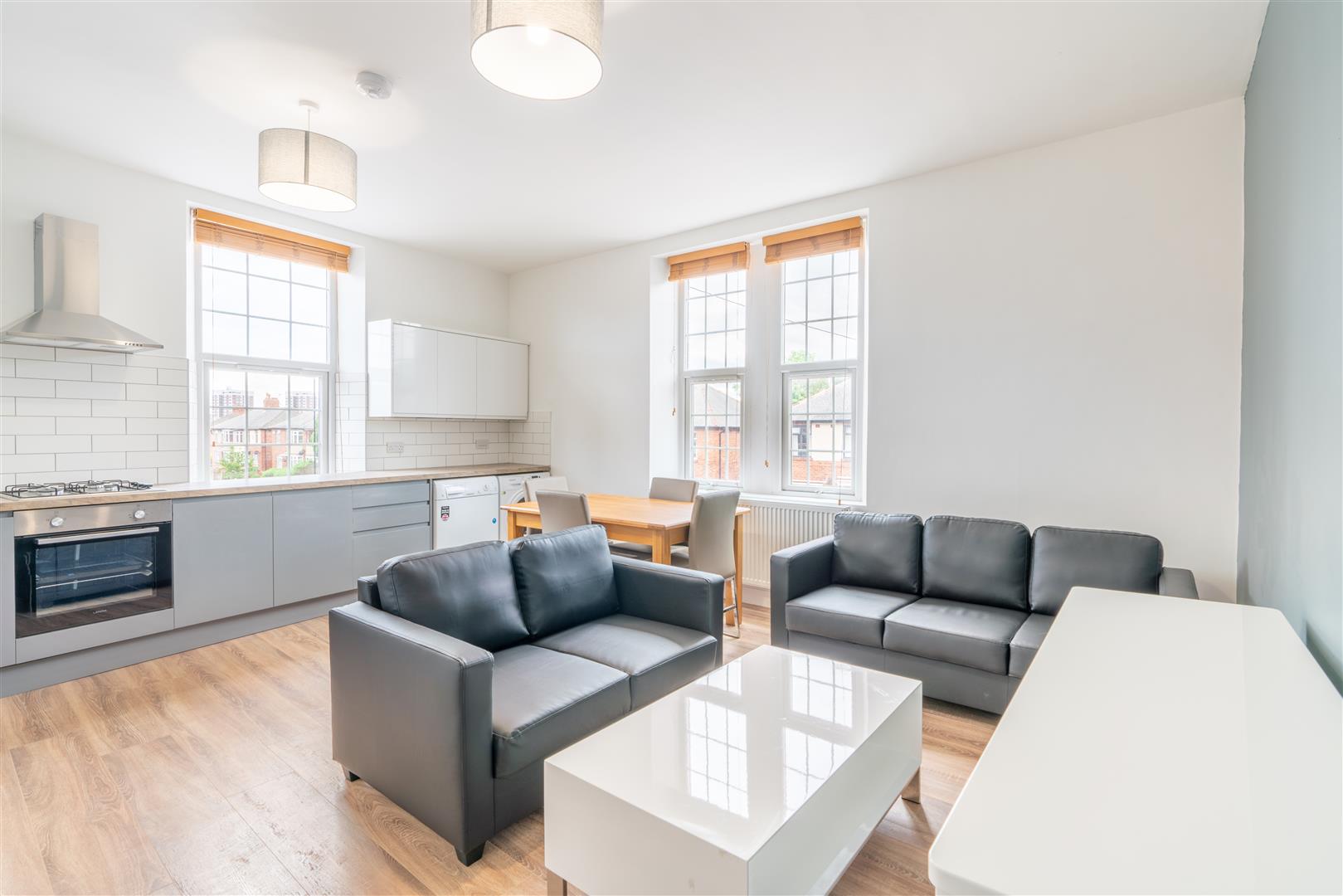 4 bedroom Maisonette Let