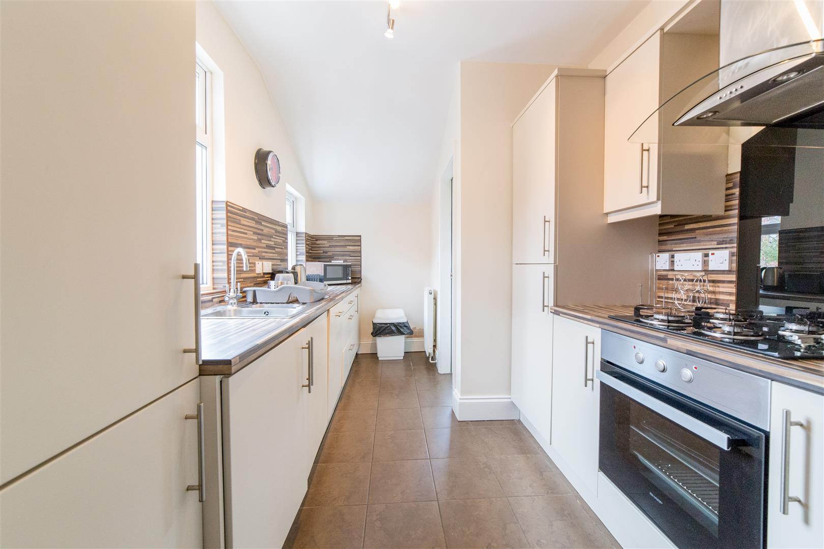 4 bedroom Maisonette Let