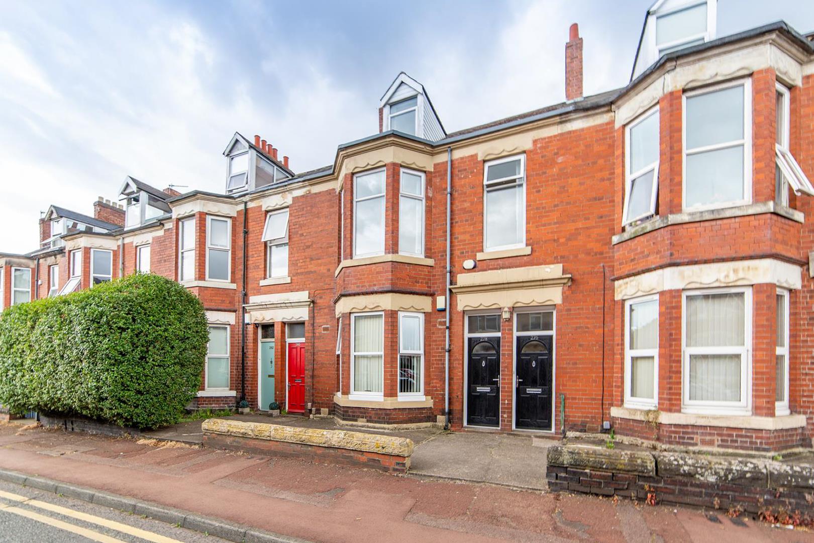 4 bedroom Maisonette Let