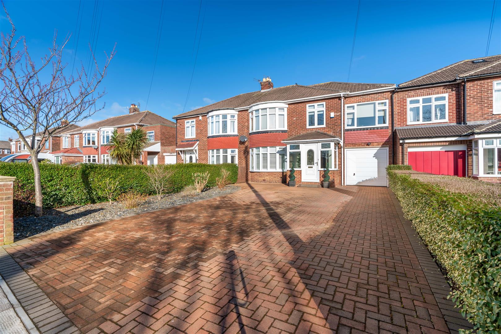 4 bedroom Semi-detached house Sold