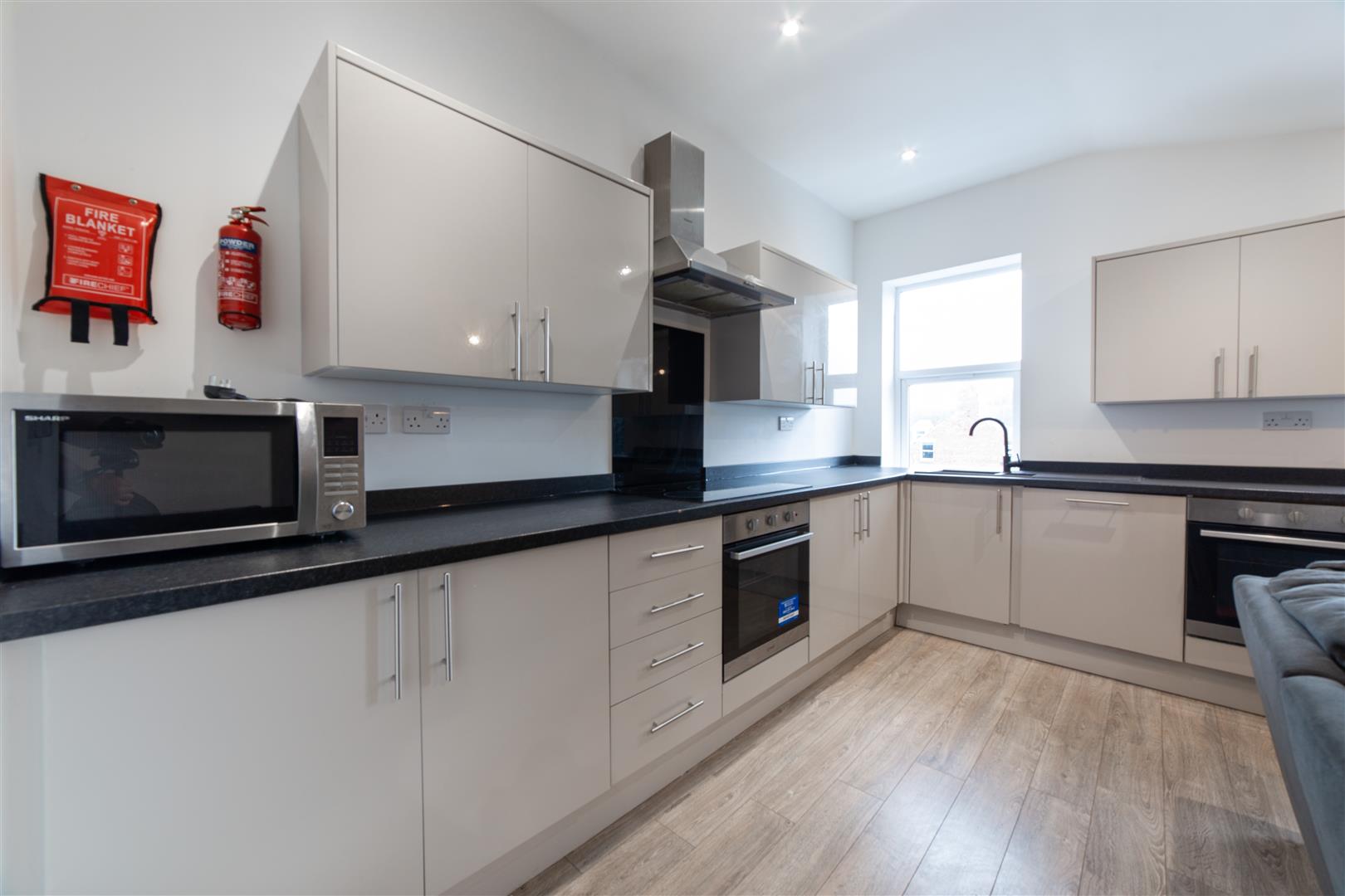 5 bedroom Apartment Let
