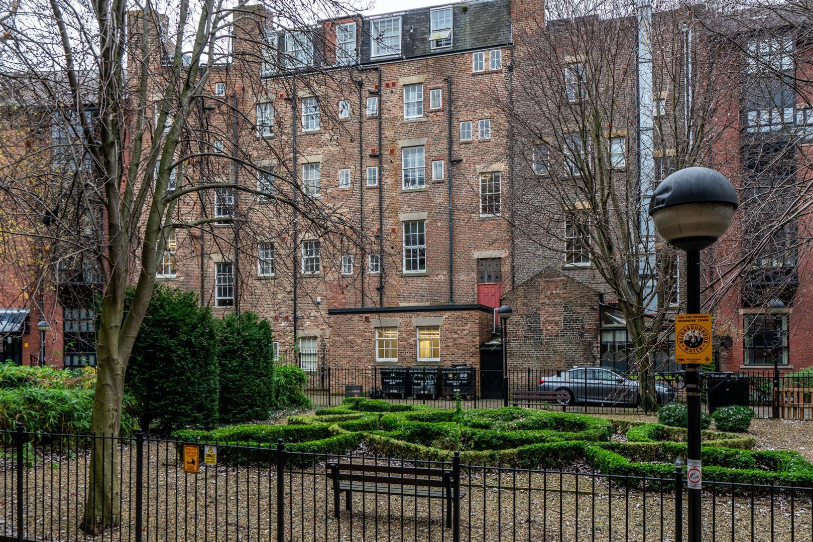 6 bedroom Apartment To Let
