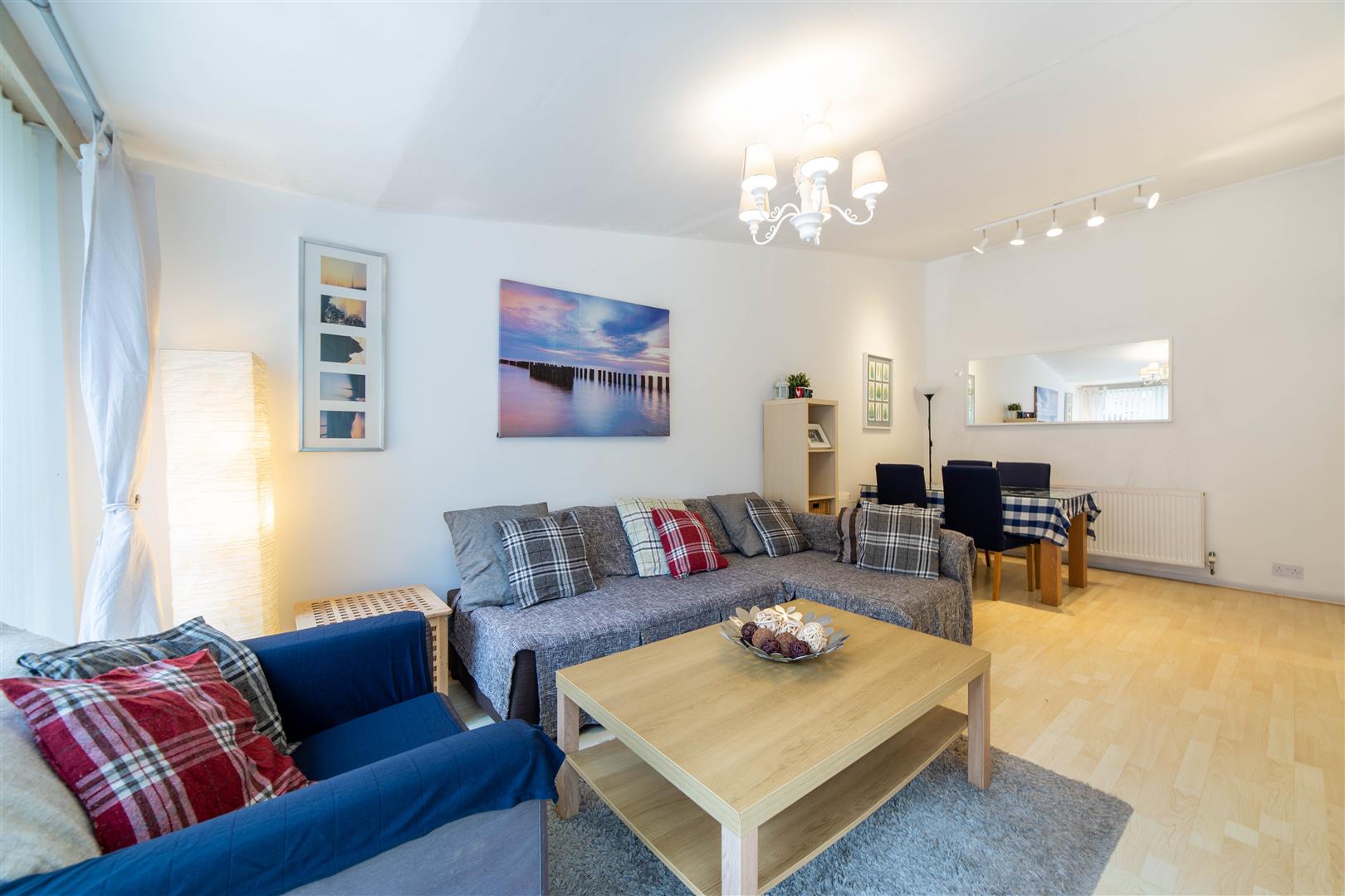 3 bedroom Semi-detached house Let