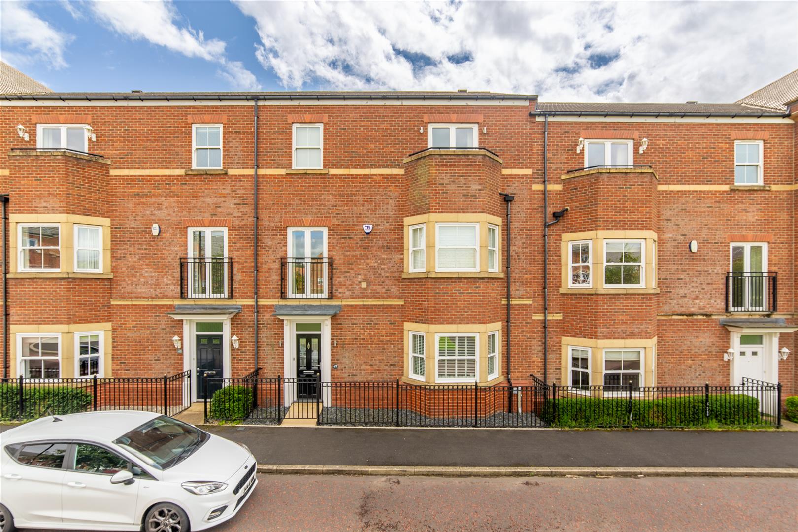 5 bedroom Terraced House Sold