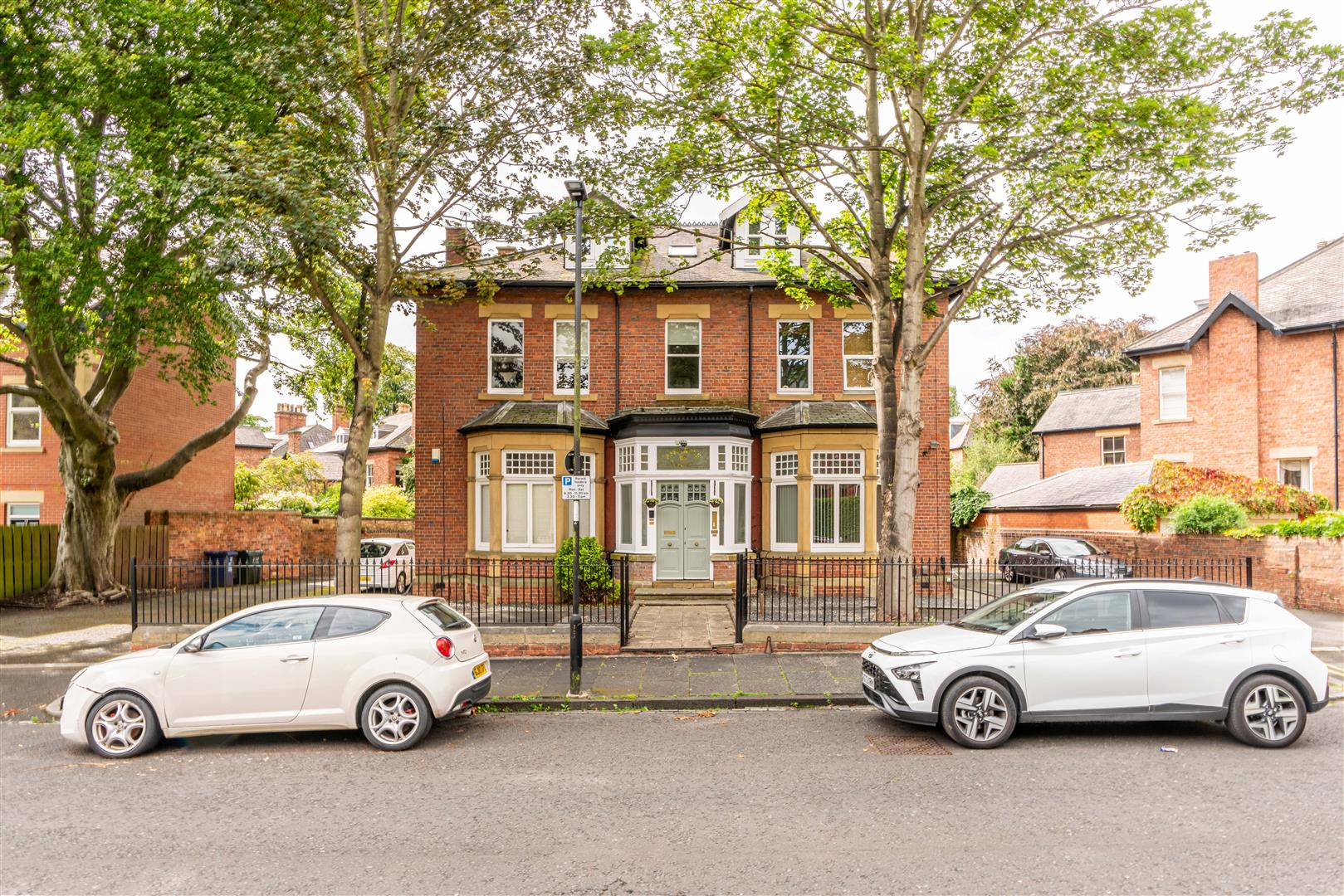 2 bedroom Flat To Let