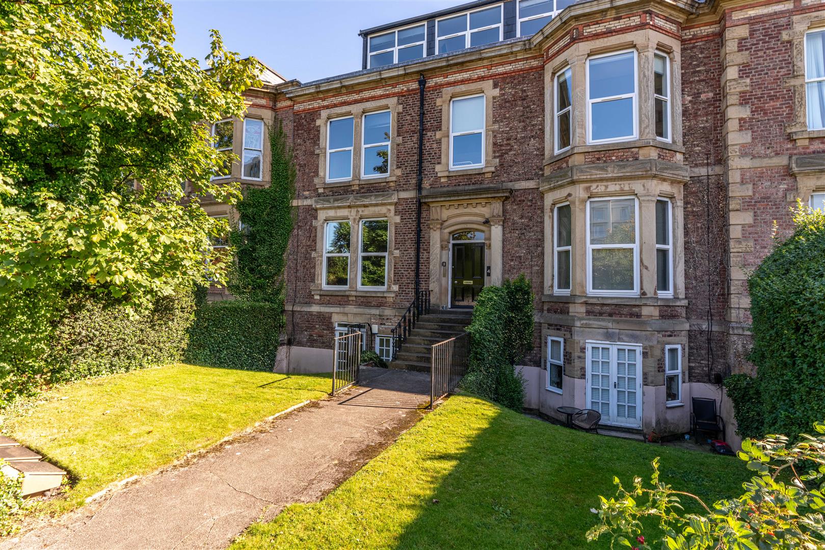 3 bedroom Apartment Let