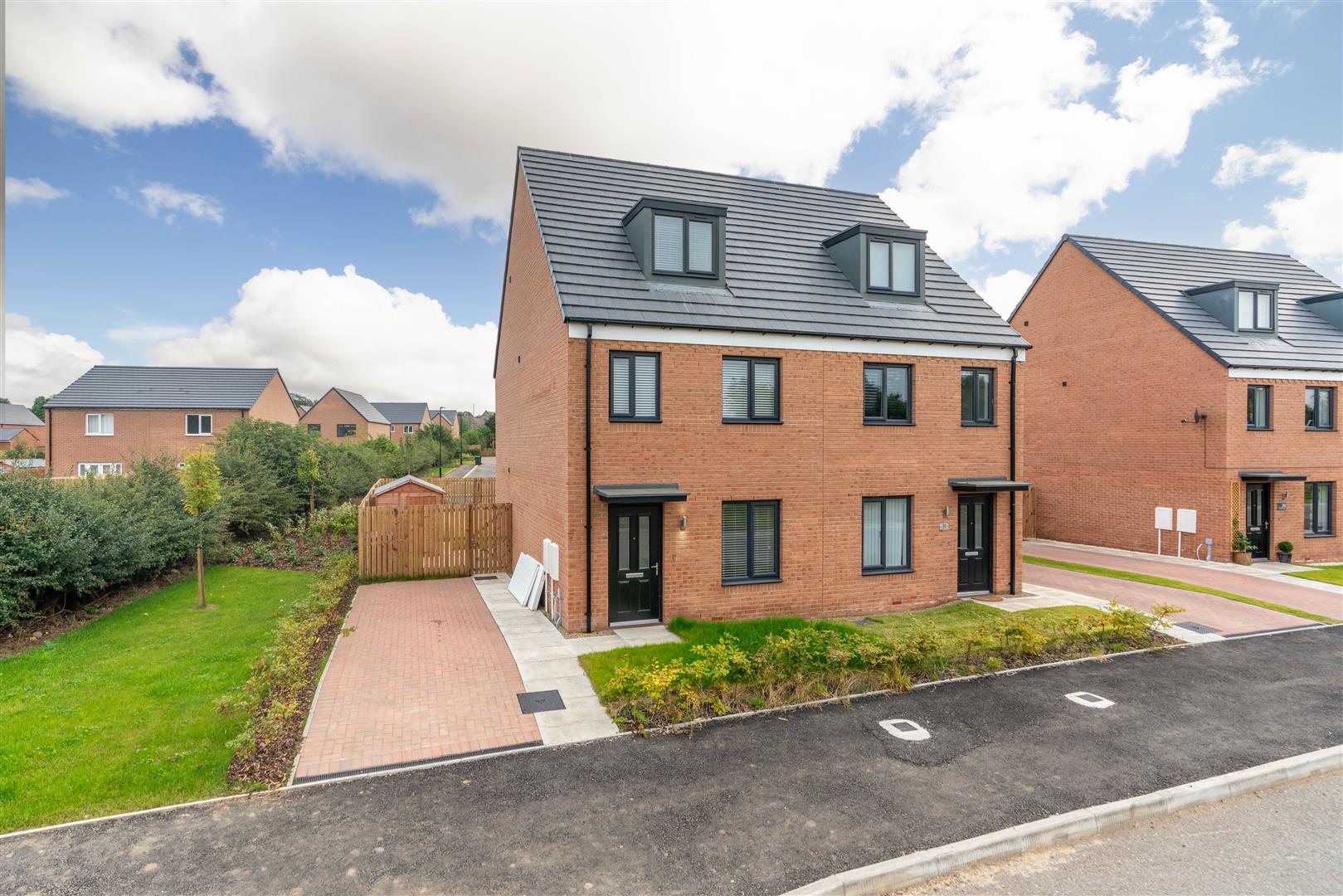 3 bedroom Semi-detached house To Let