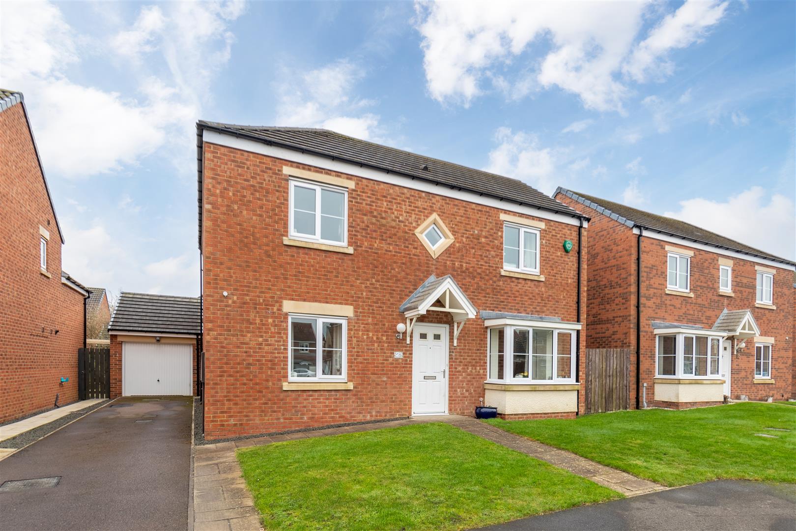 4 bedroom Detached house Under Offer