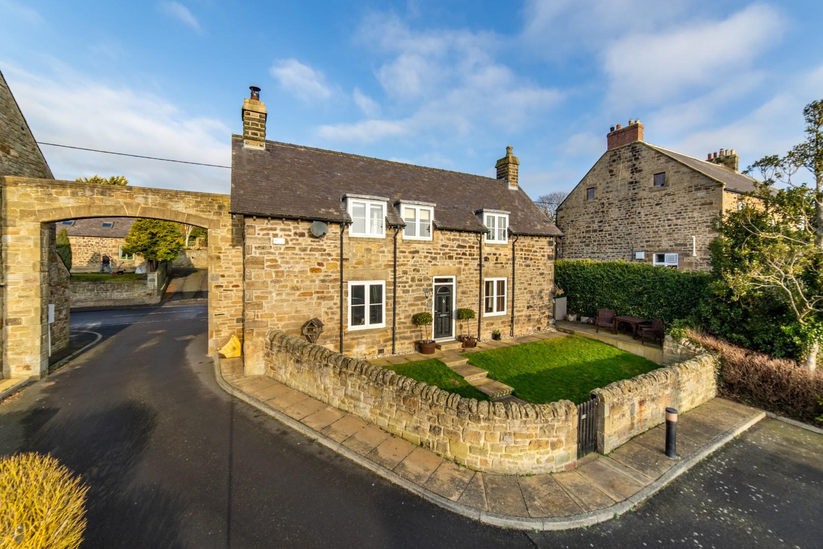 4 bedroom Detached house Under Offer