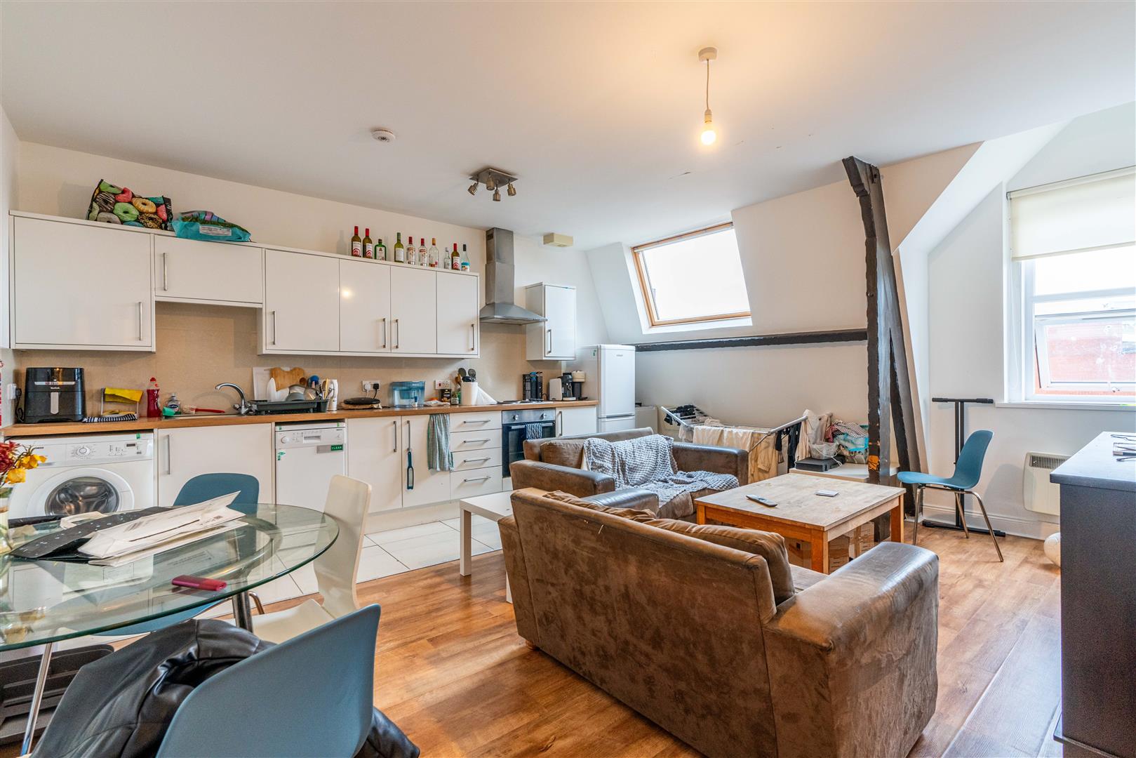 3 bedroom Apartment To Let