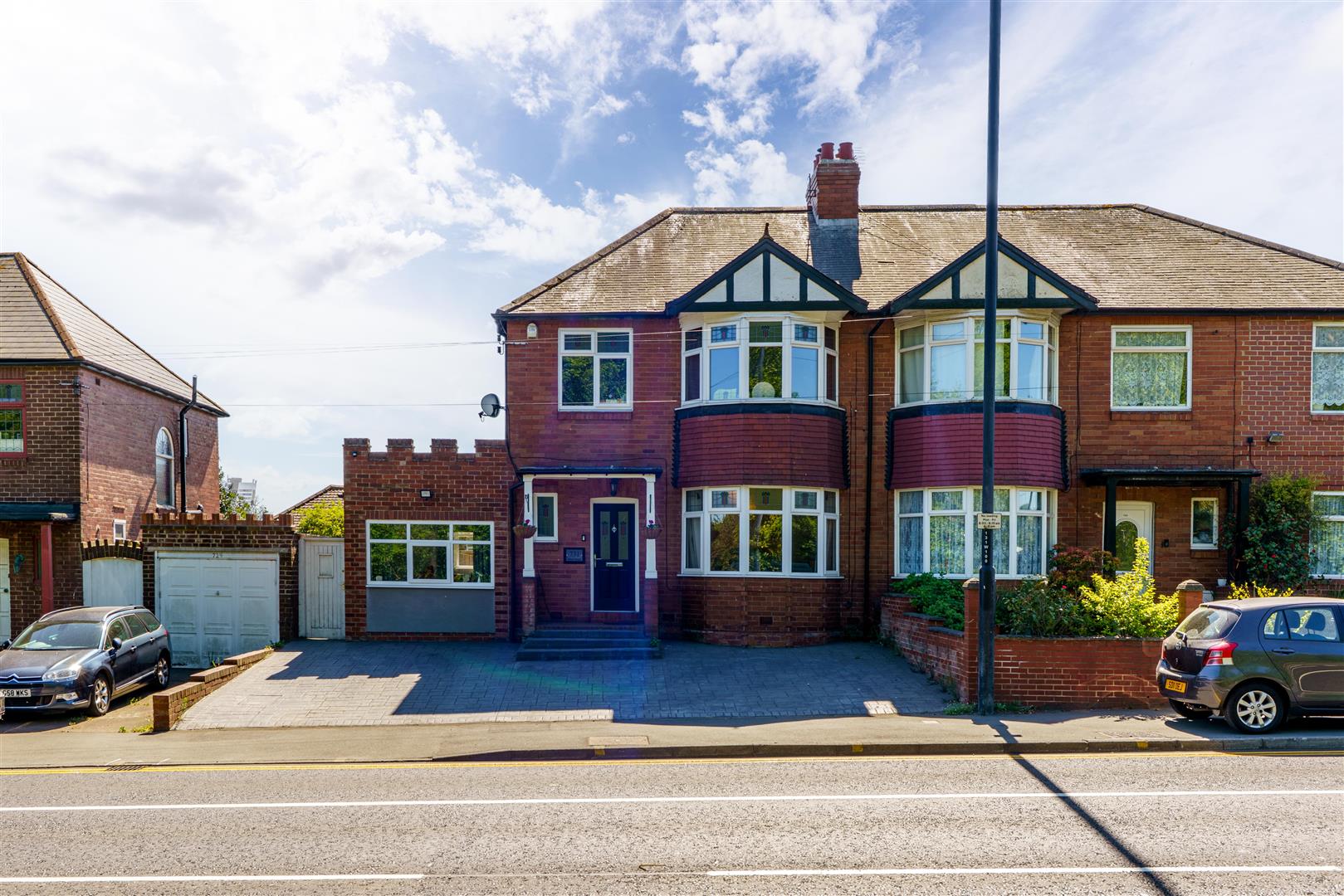 4 bedroom Semi-detached house Under Offer