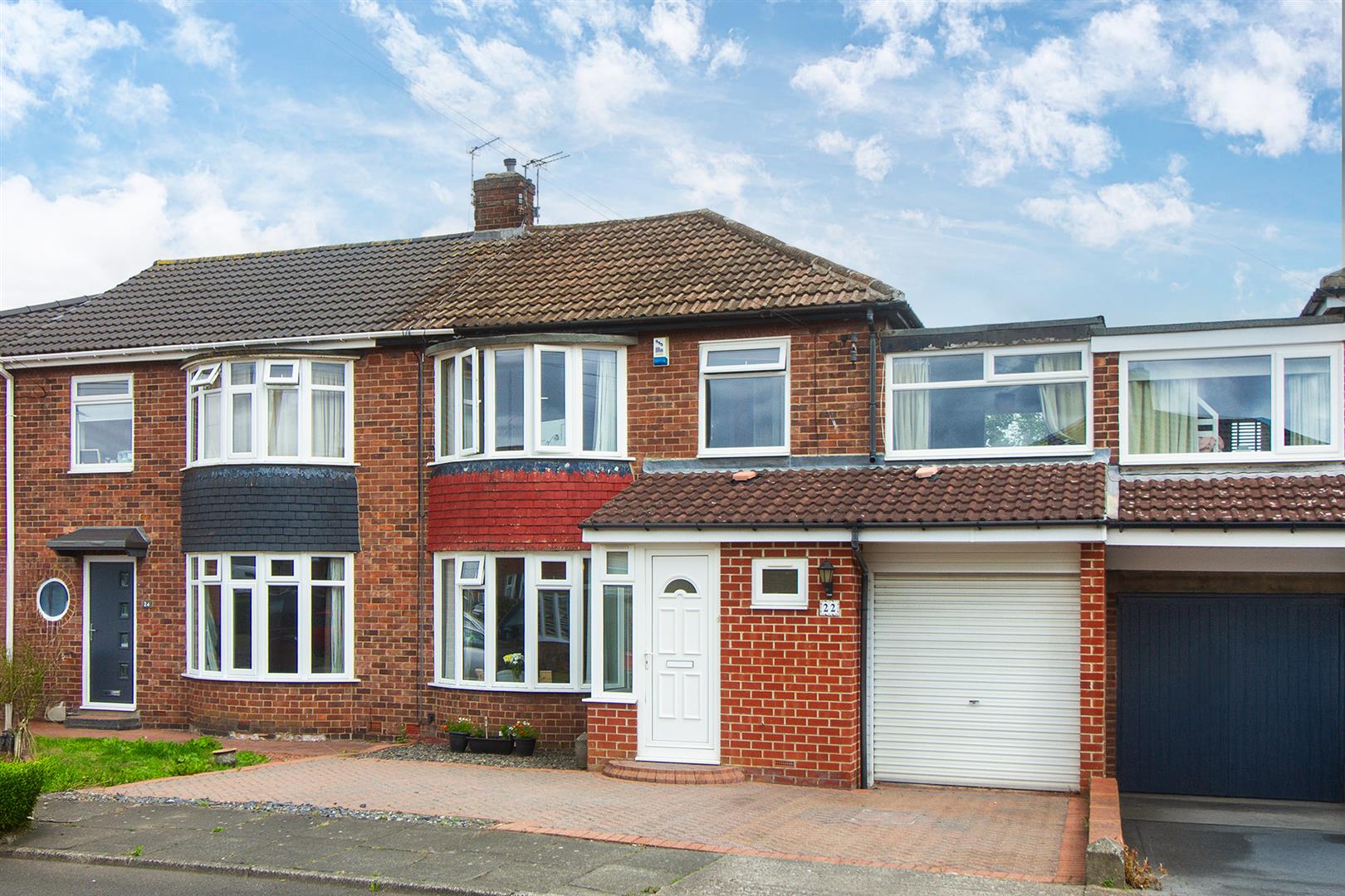 4 bedroom Semi-detached house Under Offer