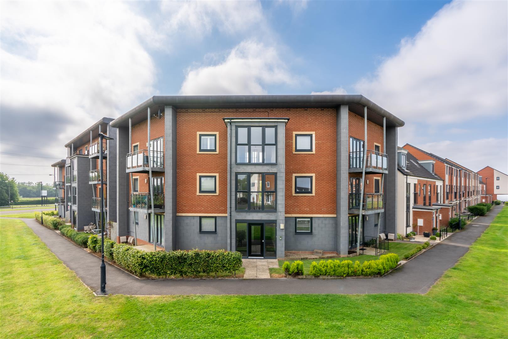2 bedroom Apartment For Sale