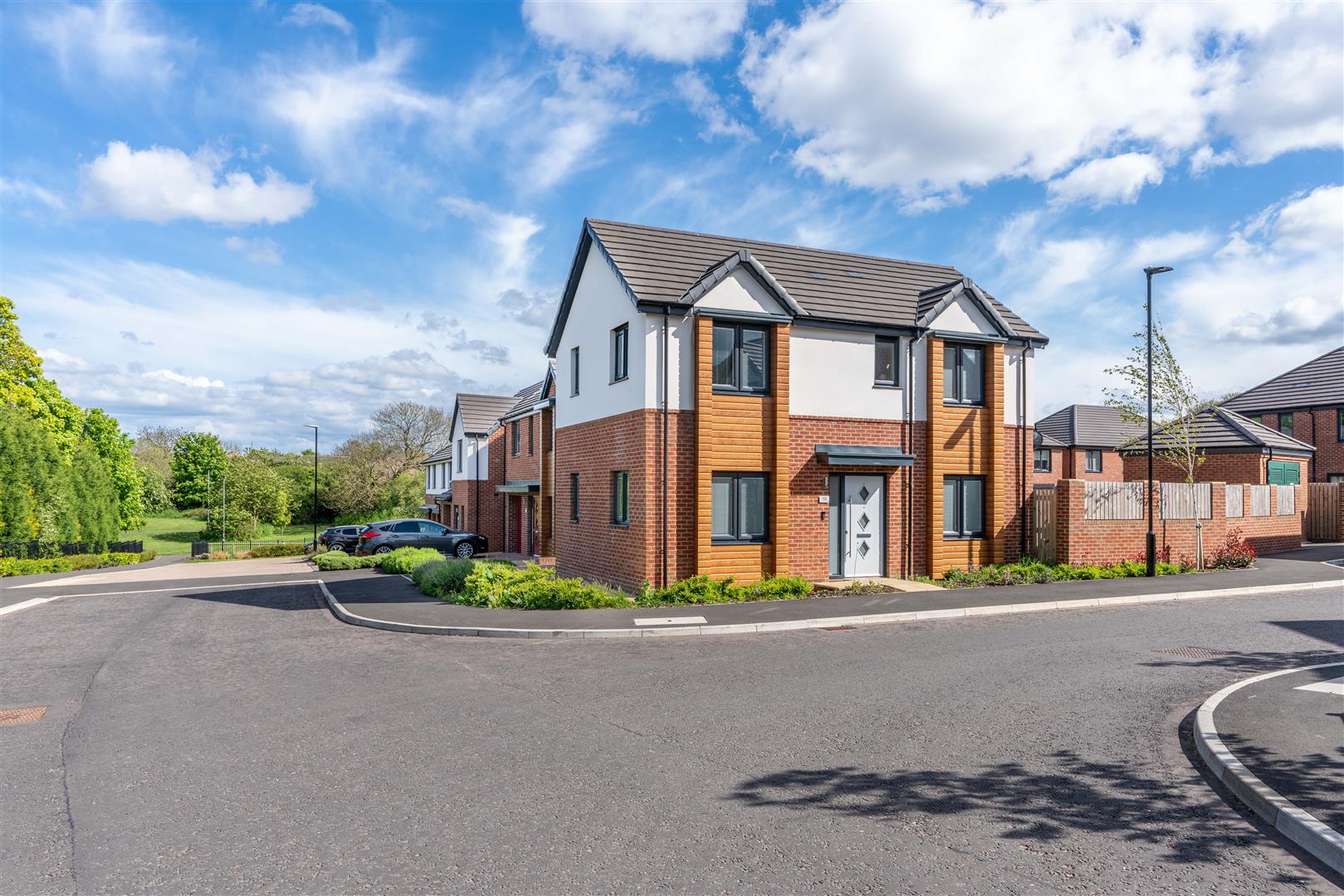 3 bedroom Detached house Under Offer