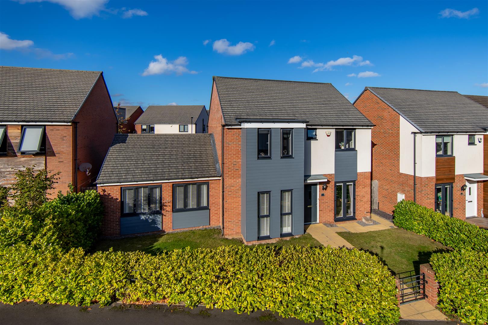 4 bedroom Detached house Under Offer