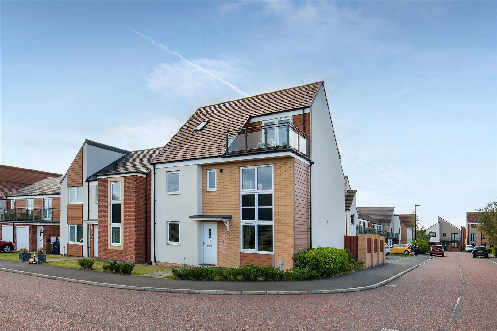 5 bedroom Detached house Under Offer