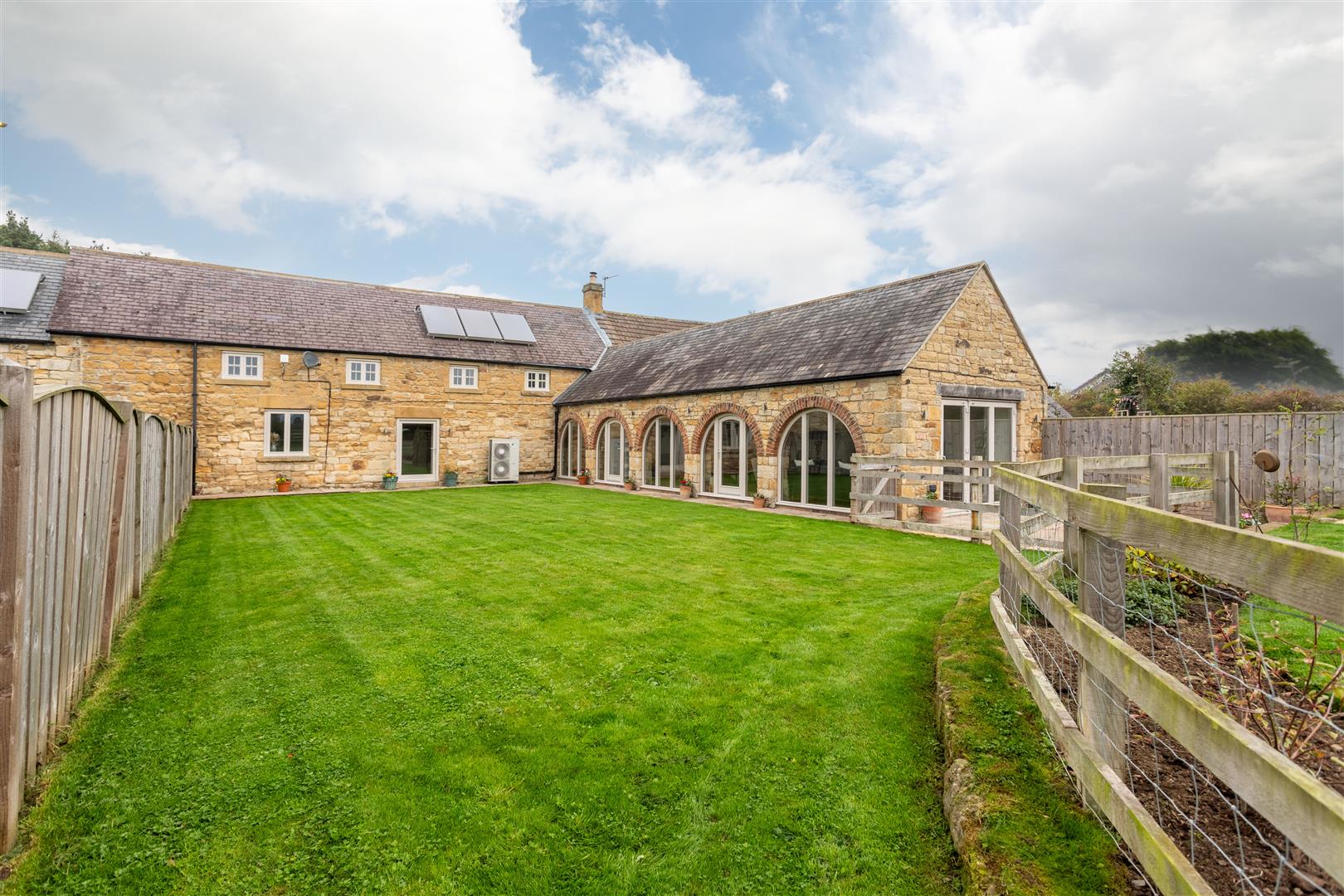 4 bedroom Detached house Under Offer