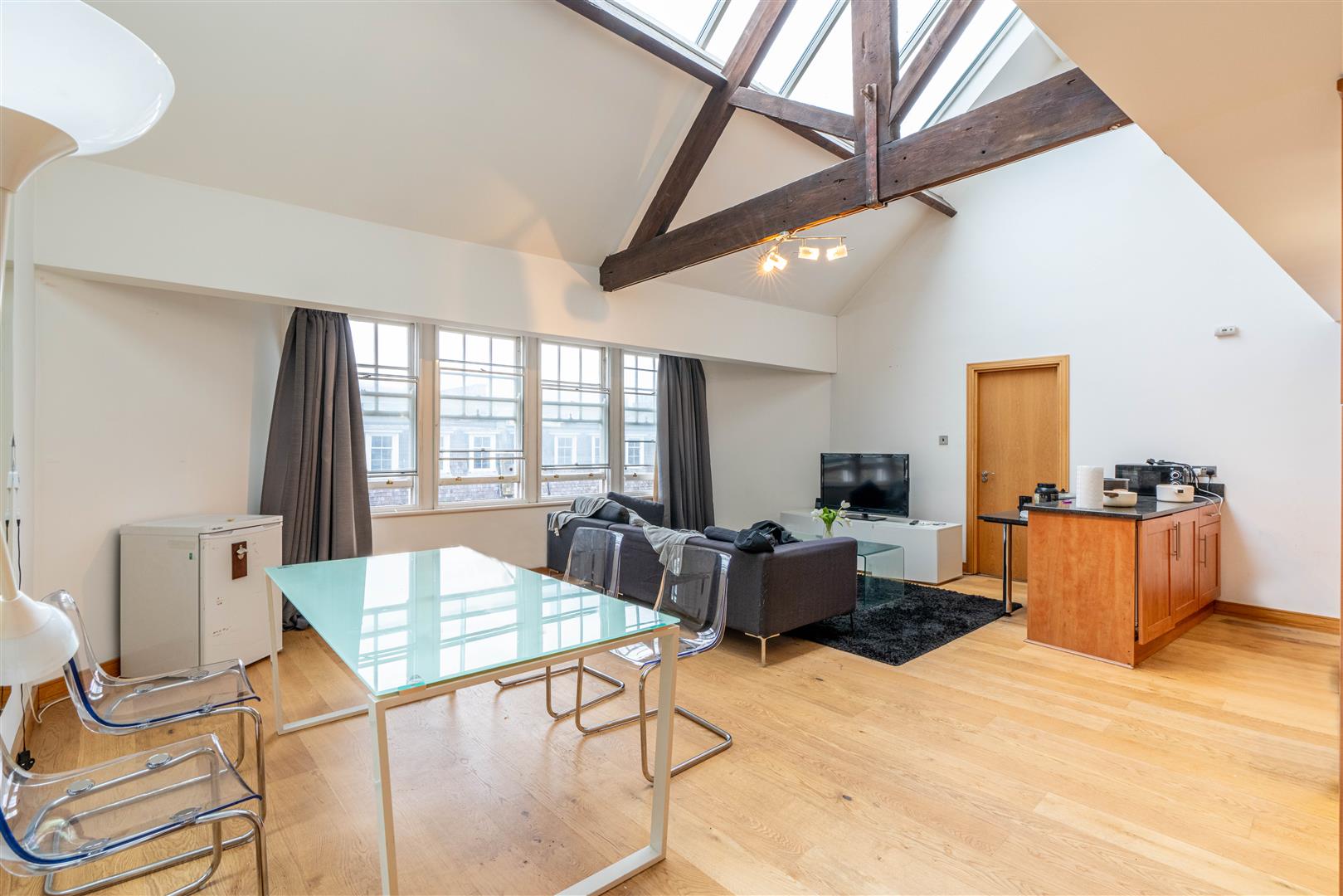2 bedroom Apartment To Let