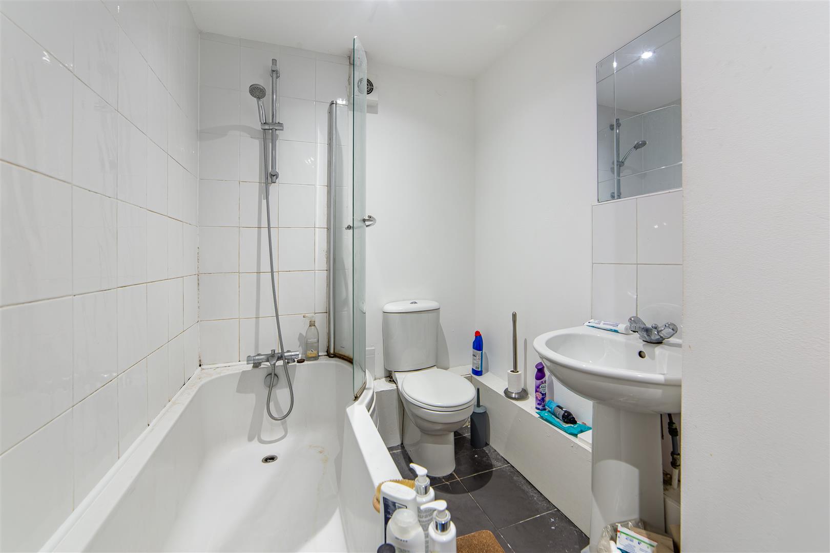 3 bedroom Apartment Let