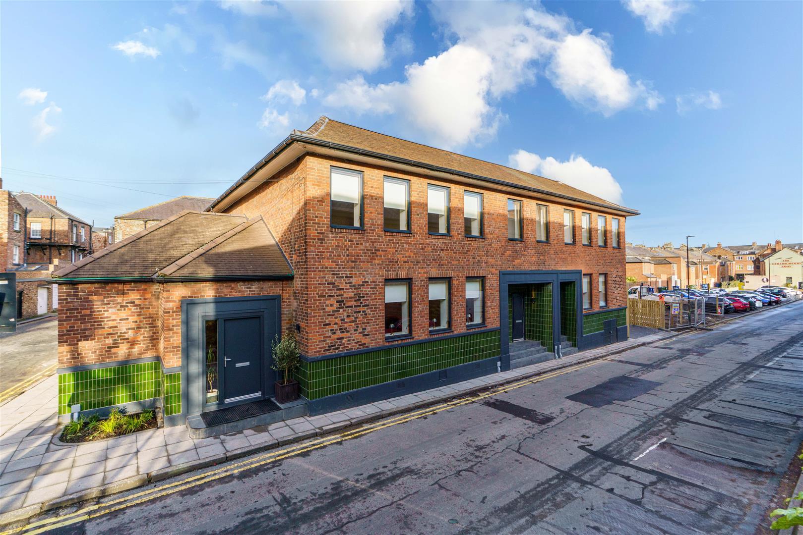 2 bedroom Apartment To Let