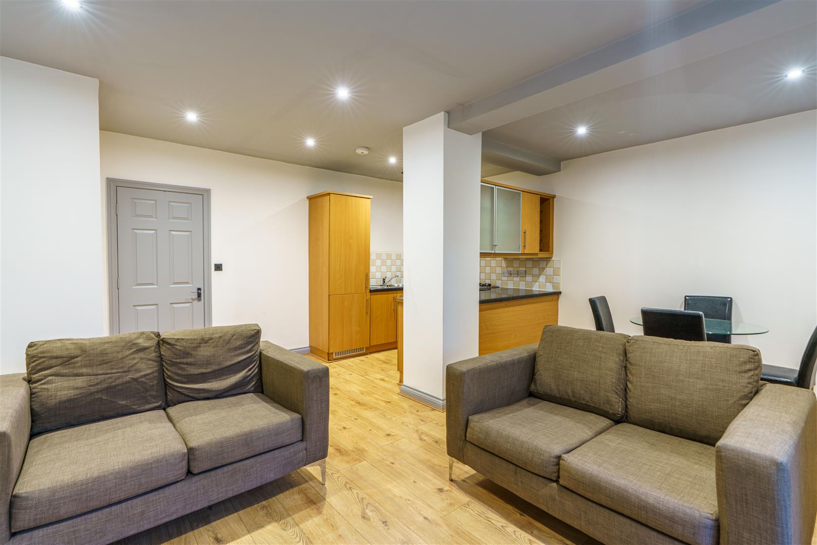 3 bedroom Flat Let