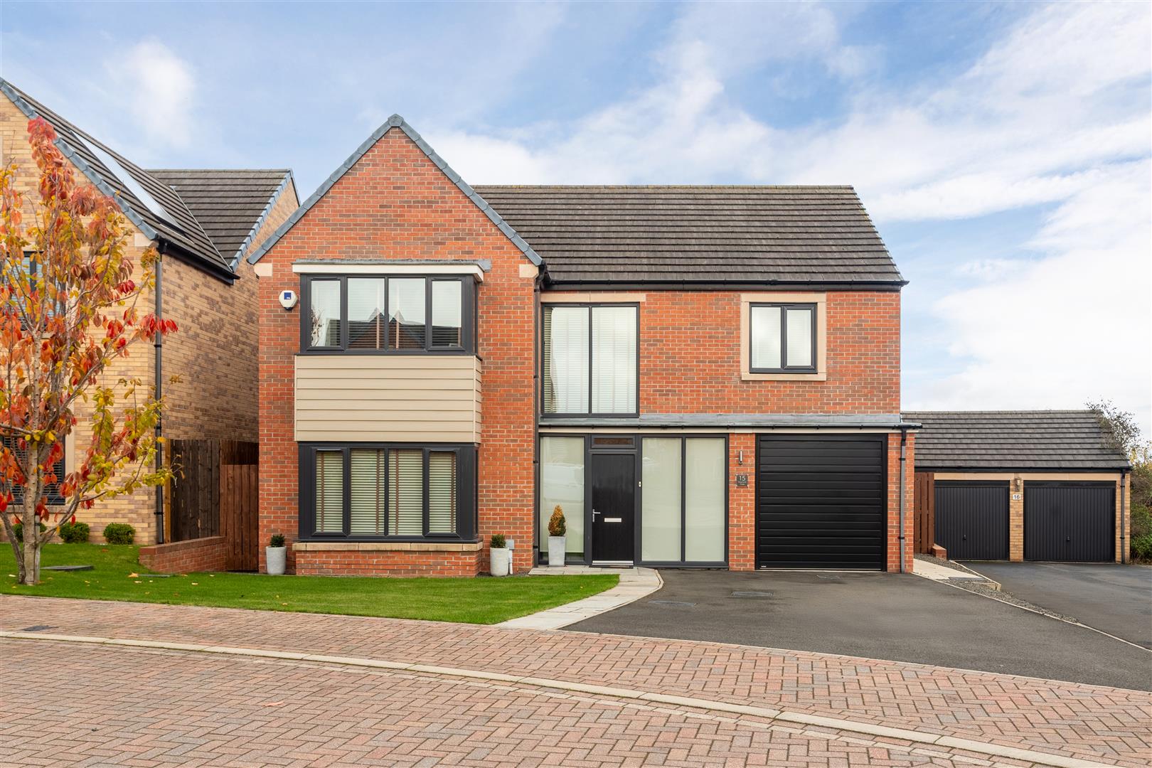 4 bedroom Detached house Under Offer