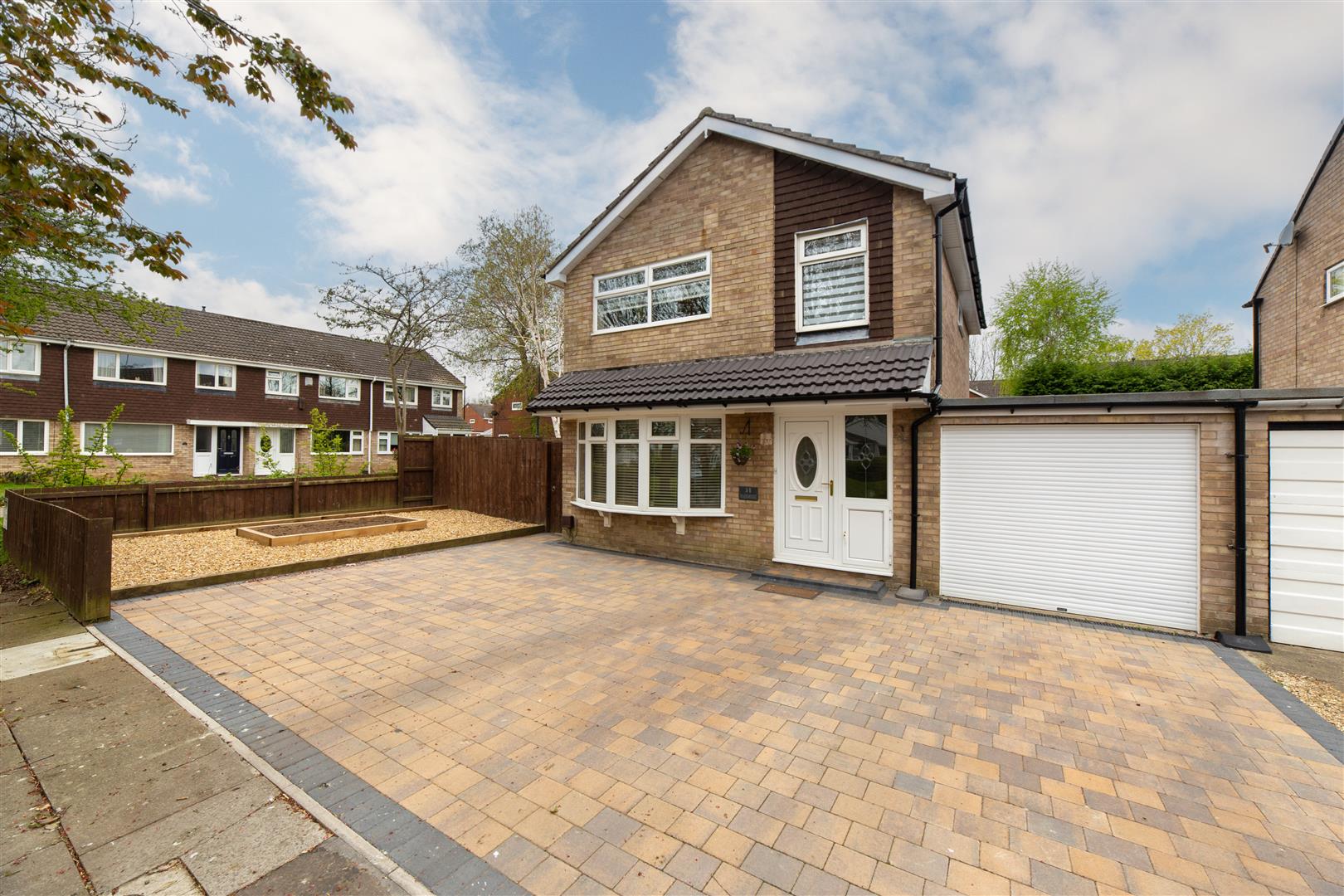 3 bedroom Detached house For Sale