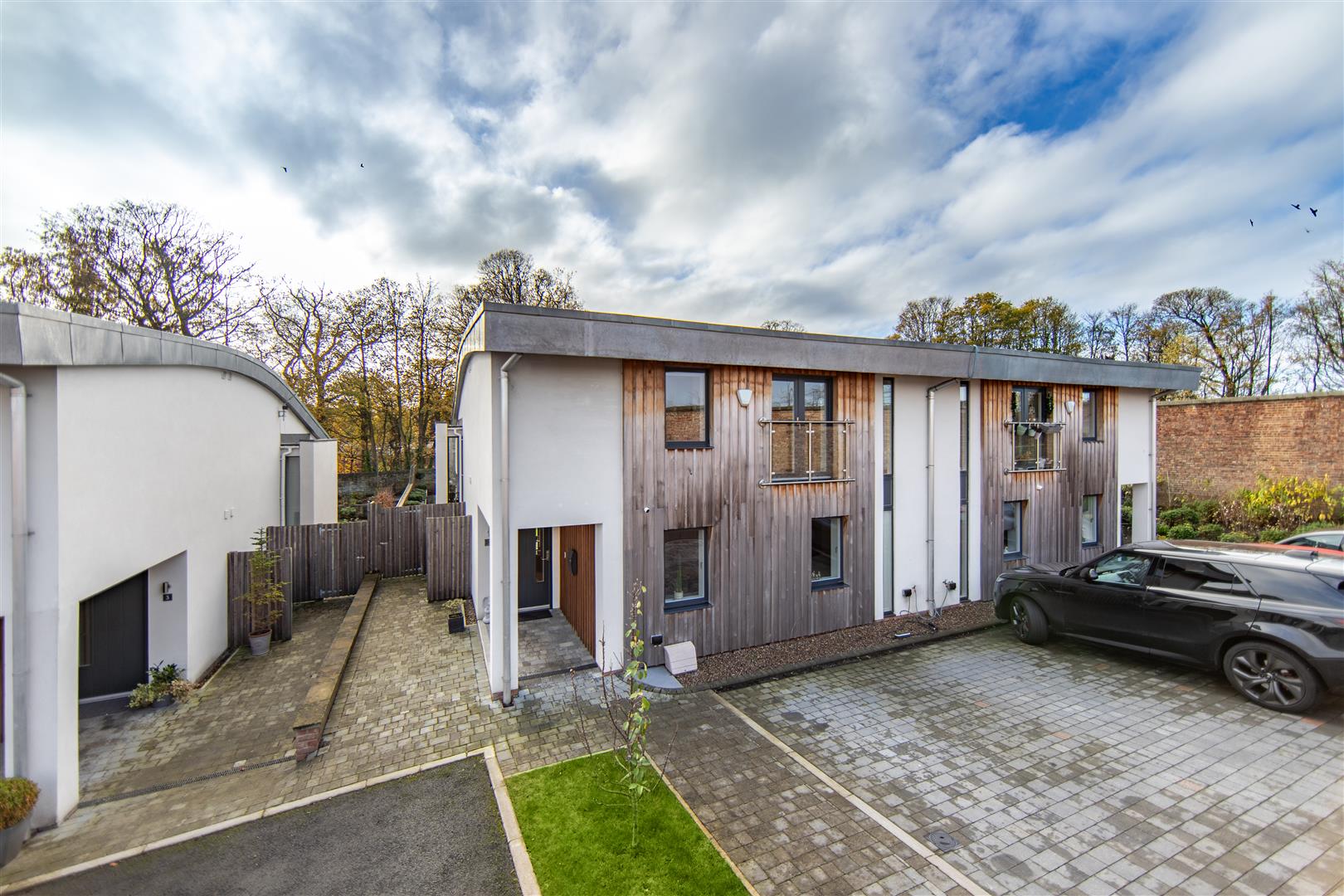 4 bedroom Semi-detached house Under Offer