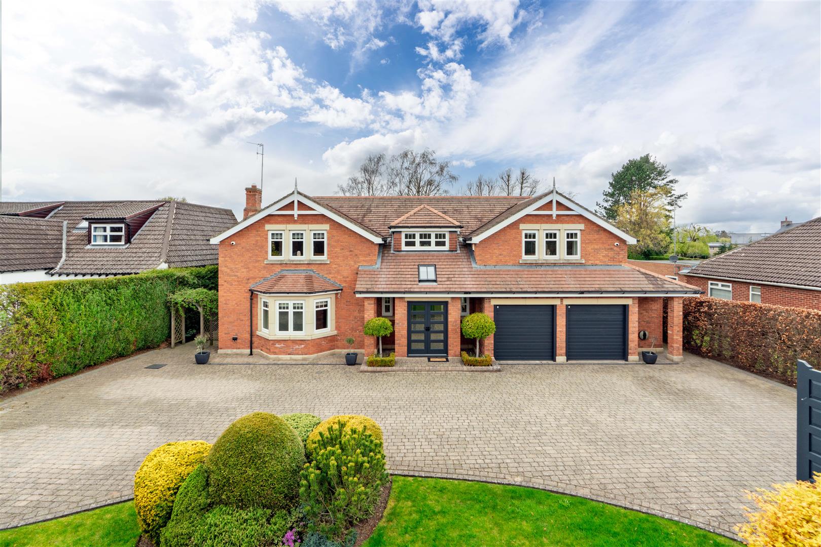 5 bedroom Detached house To Let