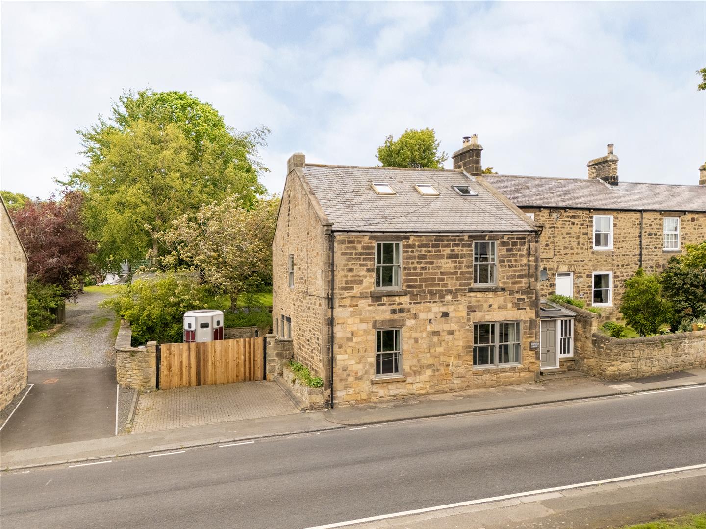 5 bedroom Semi-detached house For Sale