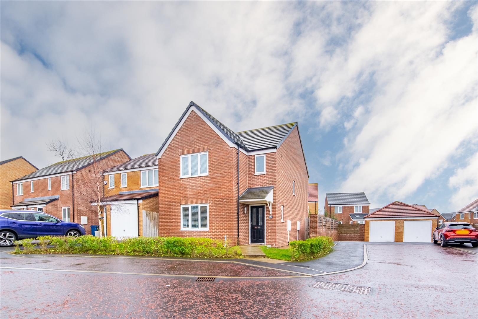 3 bedroom Detached house For Sale