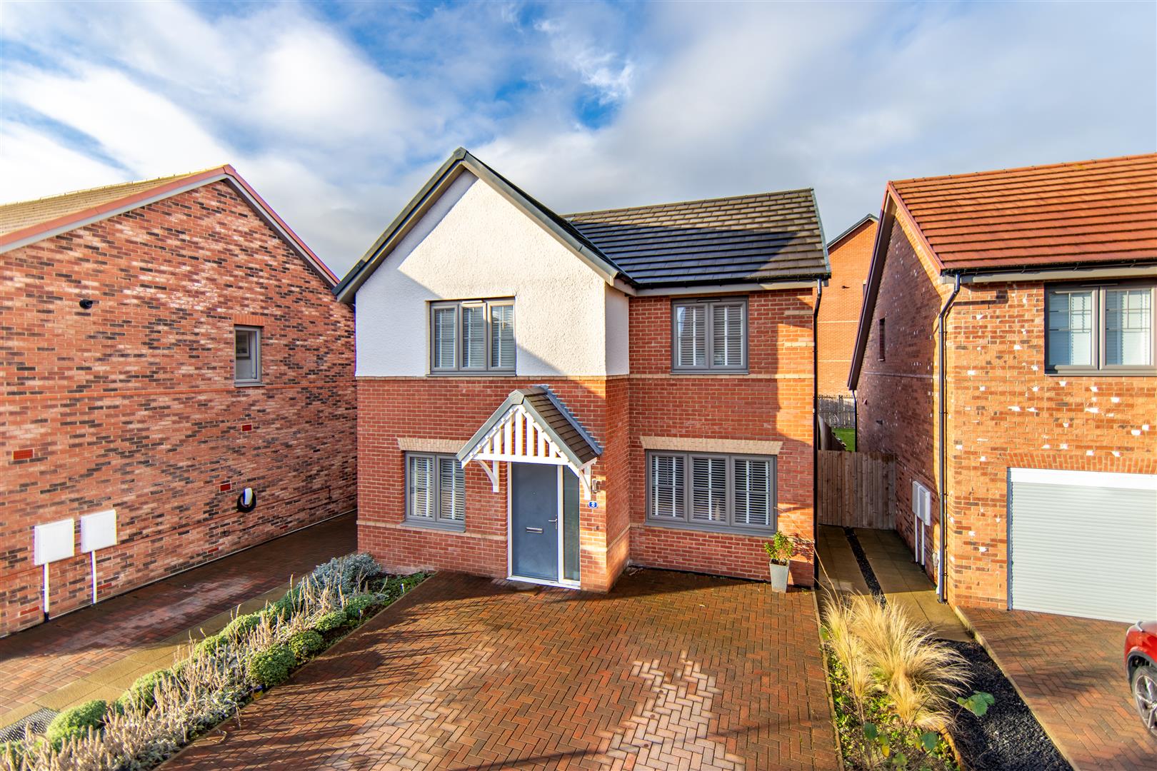 3 bedroom Detached house Under Offer