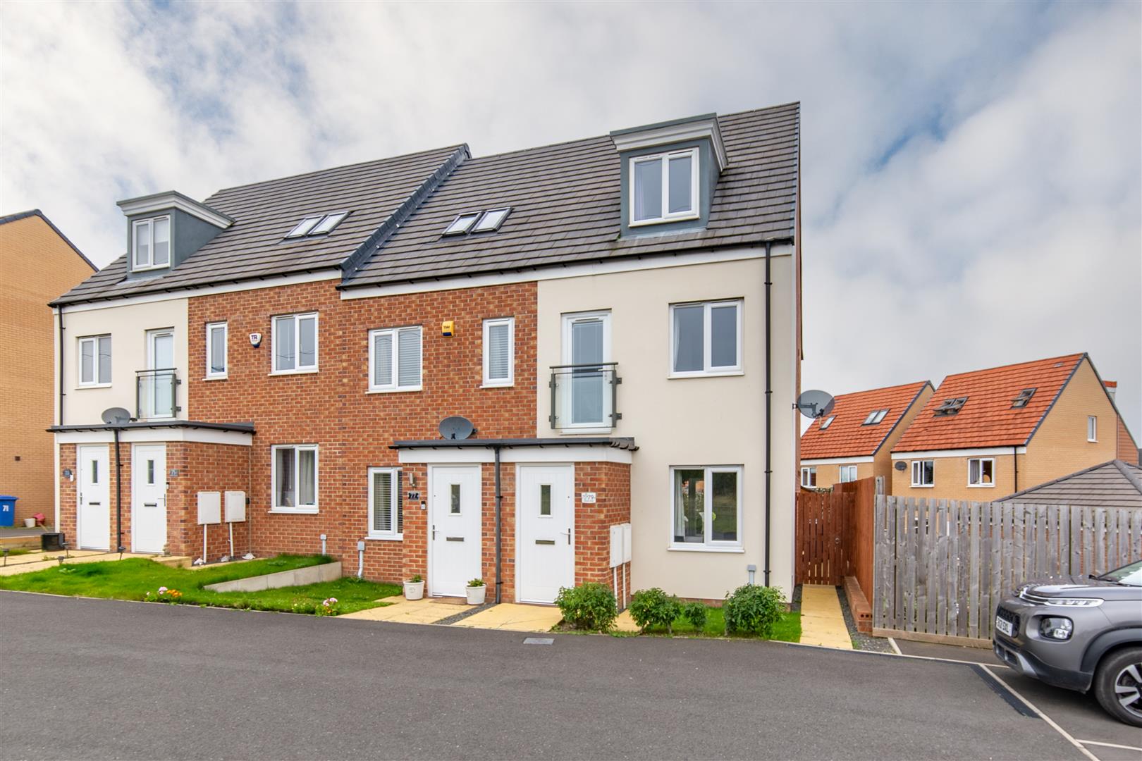 3 bedroom End of terrace house Under Offer