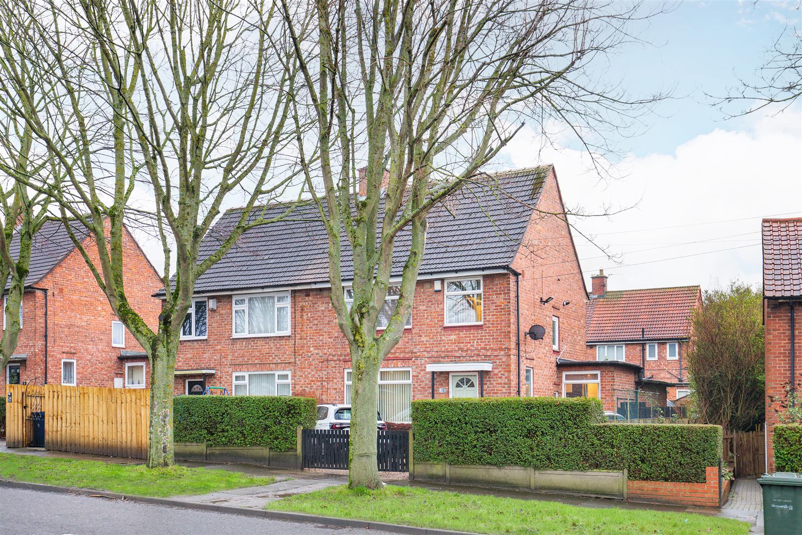 3 bedroom Semi-detached house Under Offer