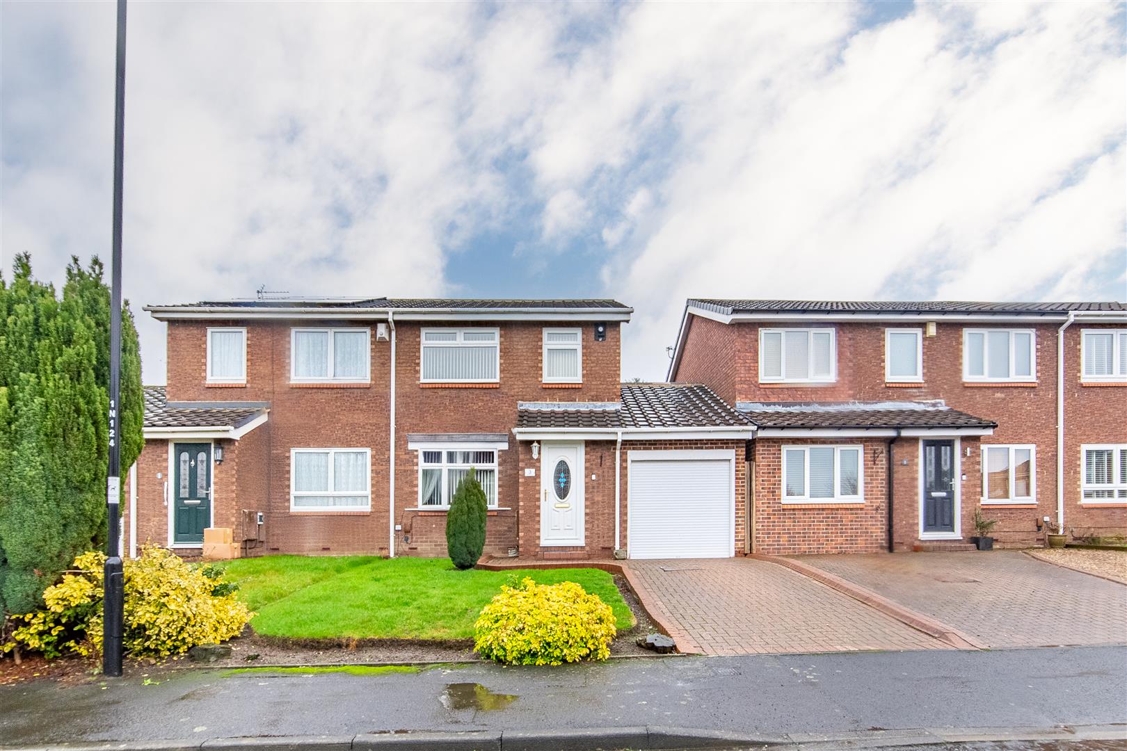 3 bedroom Semi-detached house For Sale