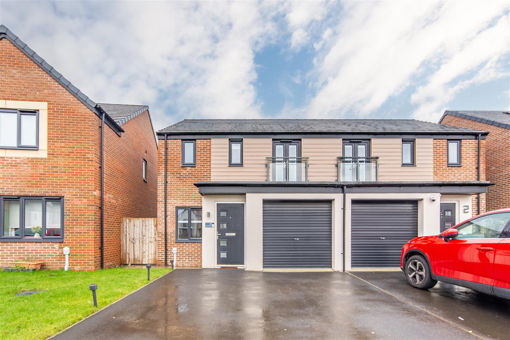 3 bedroom Semi-detached house Under Offer