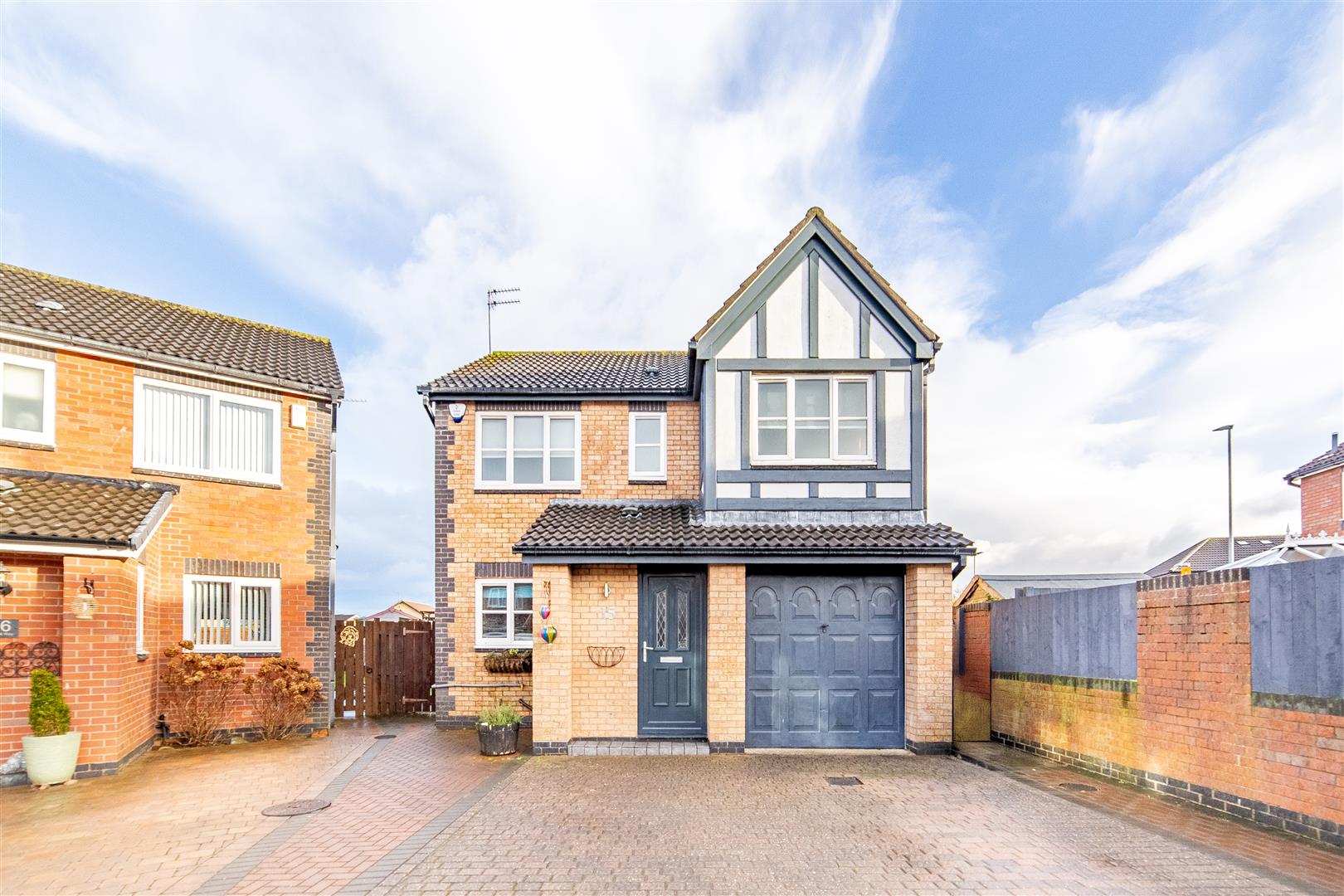 4 bedroom Detached house Under Offer