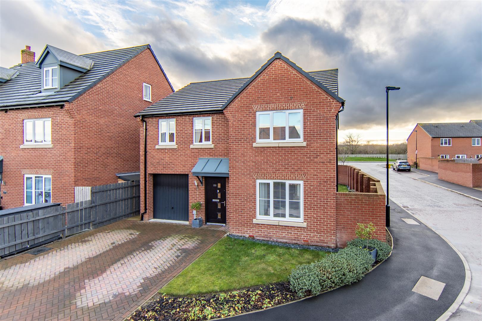 4 bedroom Detached house Under Offer