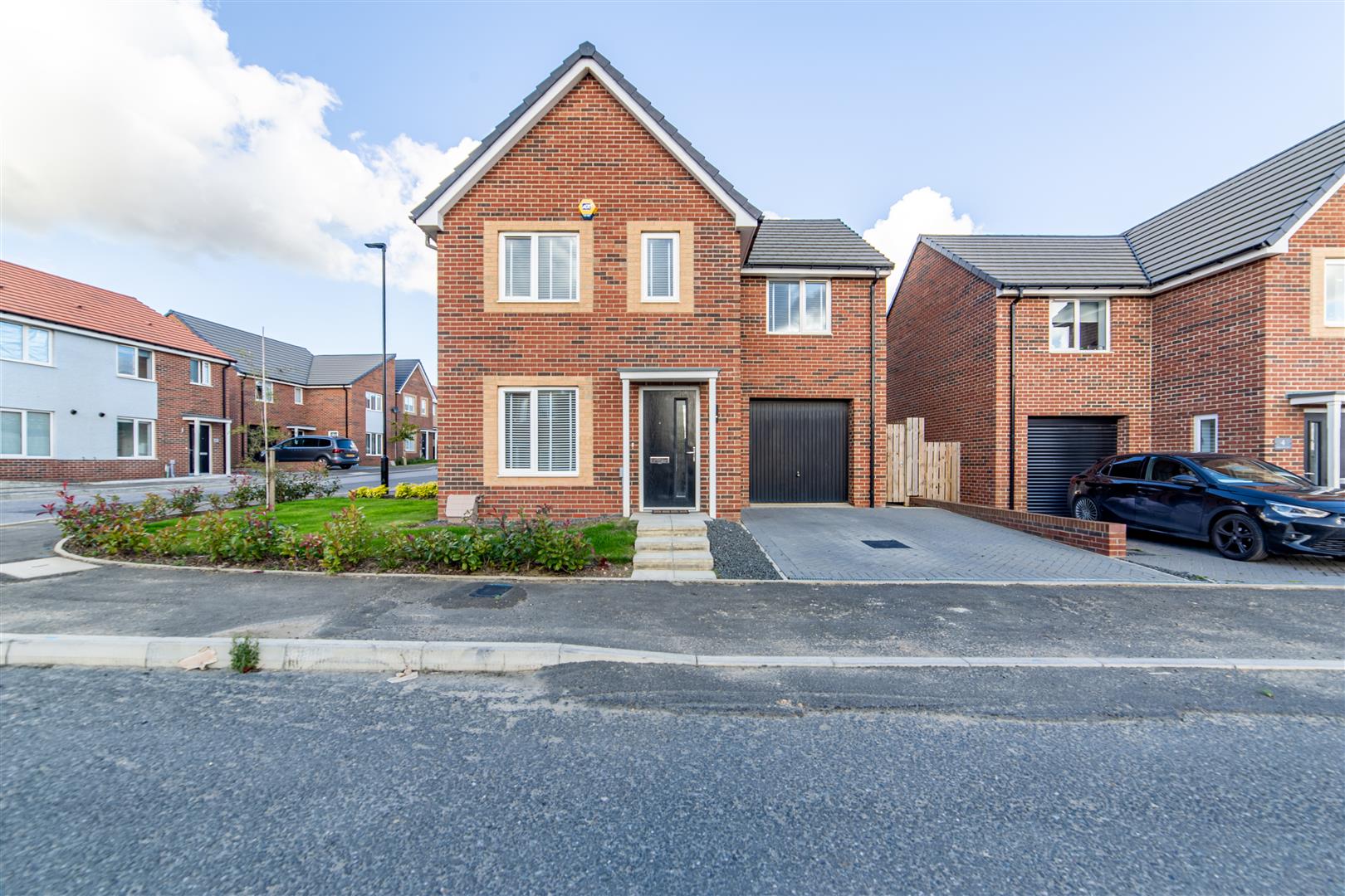 4 bedroom Detached house Under Offer
