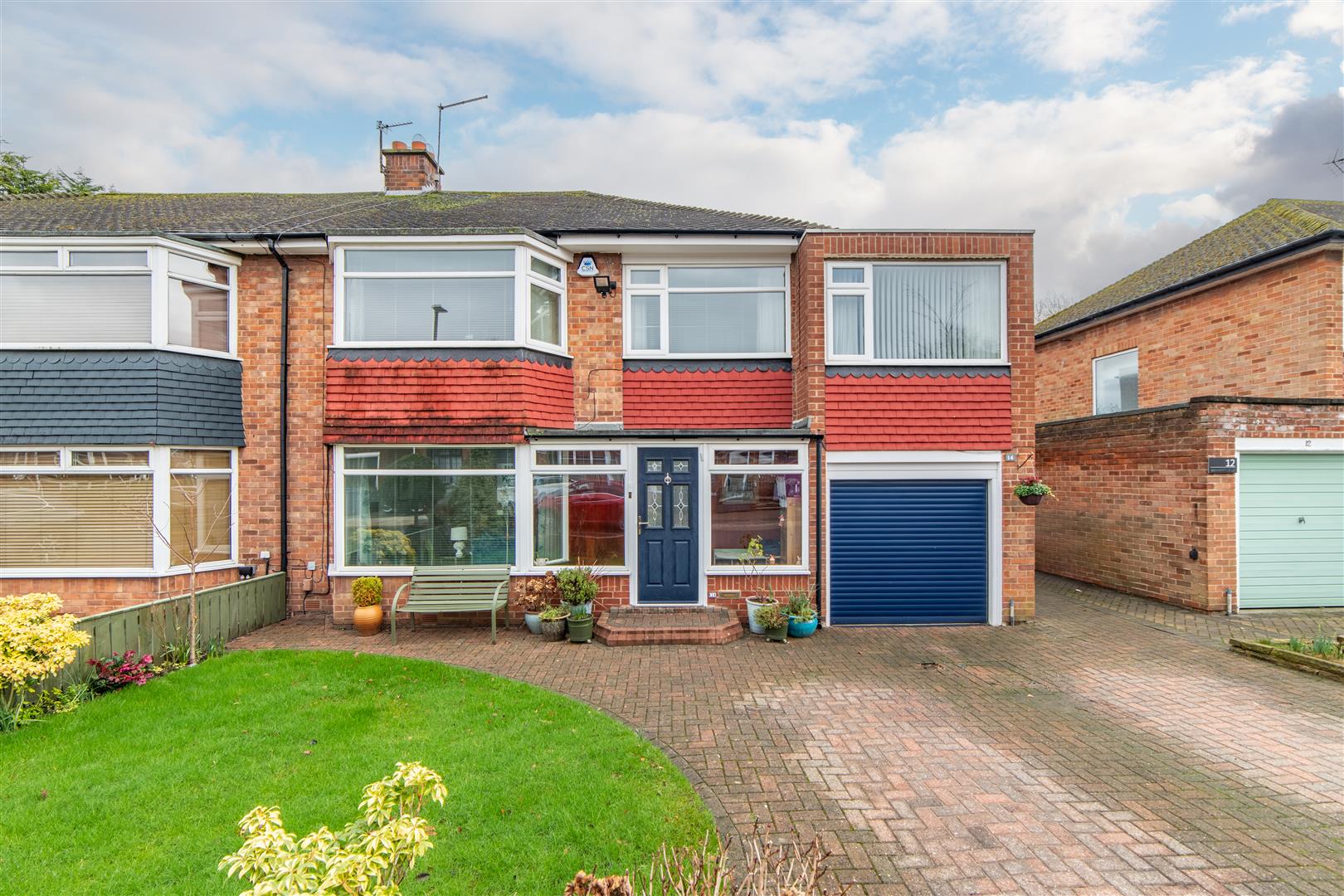 4 bedroom Semi-detached house Under Offer